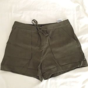 BANANA REPUBLIC high waisted wide shorts/ Size 6